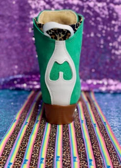 Moxi Rainbow Laces 6 Moxi Rainbow Laces -Skate Shop moxiderbylaces flat lay green apple jack min 13989.1644329663